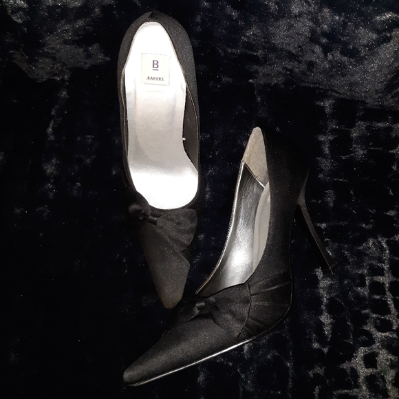 Bakers Black Bow Pumps size 9 - Picture 3 of 13